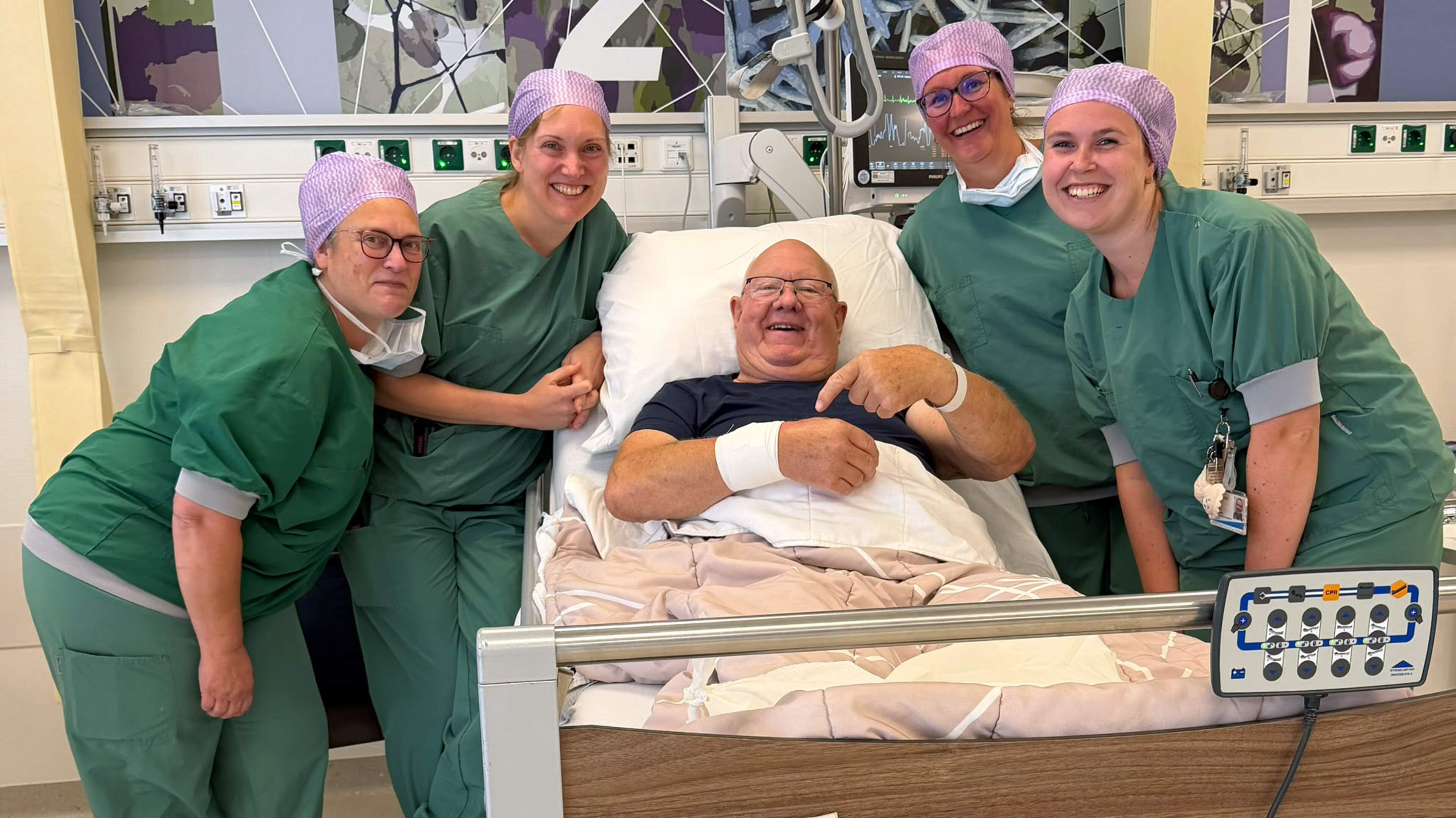 Zanger Henk Wijngaard (80) wacht een zware hartoperatie: ’Het was één minuut voor twaalf’